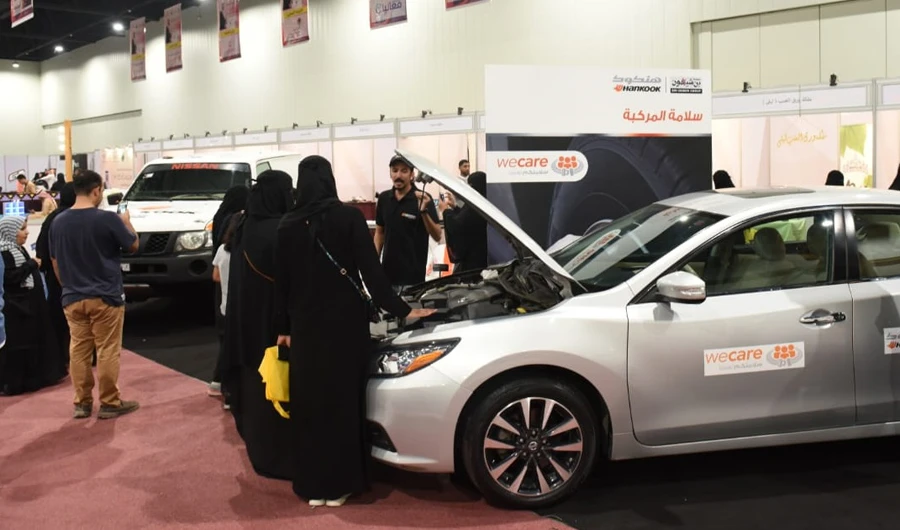 Over the three days of the exhibition, members of the team made presentations about safe driving as well as the use of traffic signals and signs.