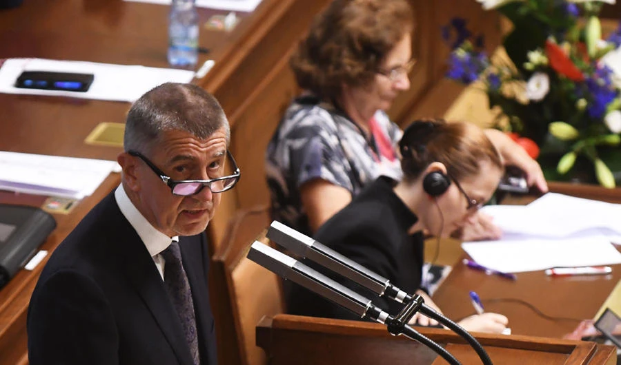 Czech government wins confidence vote backed by Communists
