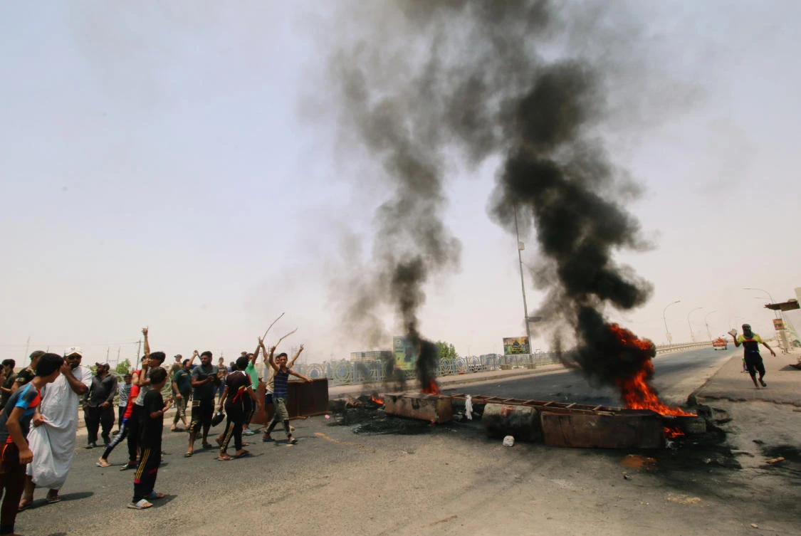 Iraqi protesters burn tires and block the road at the entrance to the city of Basra, Iraq July 12, 2018. REUTERS/Essam al-Sudani