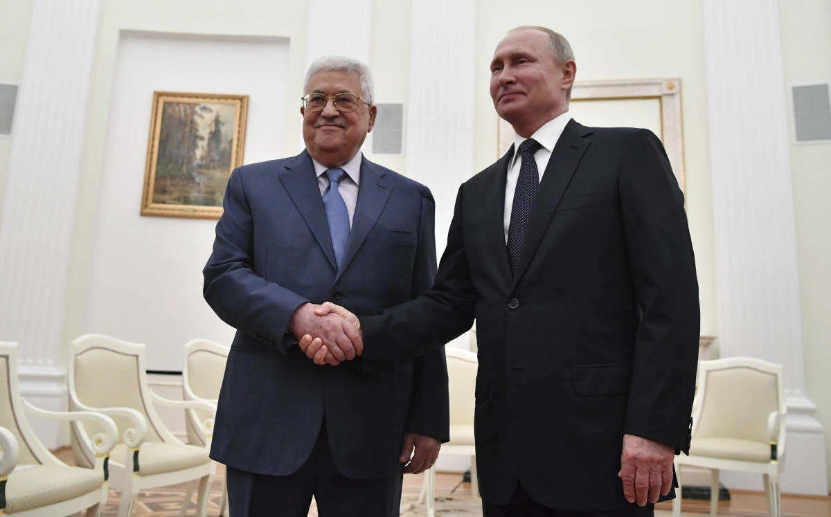 Putin hosts Abbas in Moscow, days after Netanyahu visit