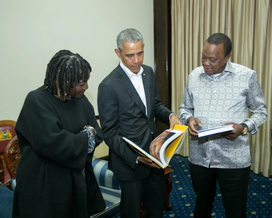 Kenya’s President Uhuru Kenyatta meets former US President Barack Obama (C) and Auma Obama at State House Nairobi, Kenya July 15, 2018. (Reuters)