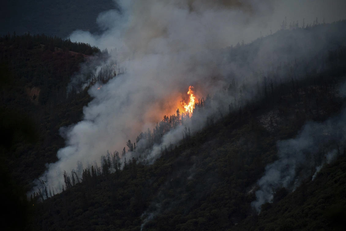 Deadly fire shuts down key route to Yosemite National Park