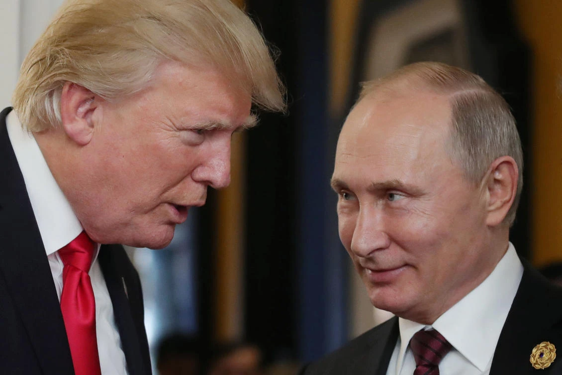 US President Donald Trump, left, chats with Russia's President Vladimir Putin as they attend the APEC Economic Leaders’ Meeting on November 11, 2017 in Danang, Vietnam. (AFP)