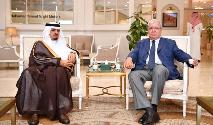 Lebanese Minister of Interior and Municipalities Nohad Machnouk, right, arrived in Jeddah on Monday. (SPA)