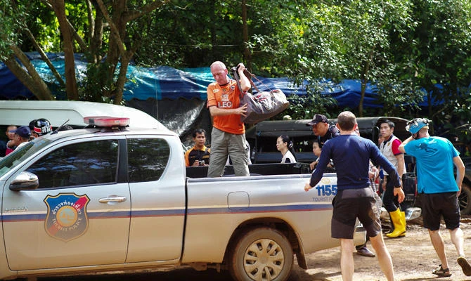 British caver Vernon Unsworth (C) gets out of a pick up truck near the Tham Luang cave complex, where 12 boys and their soccer coach are trapped, in the northern province of Chiang Rai, Thailand, in this July 5, 2018. (REUTERS)