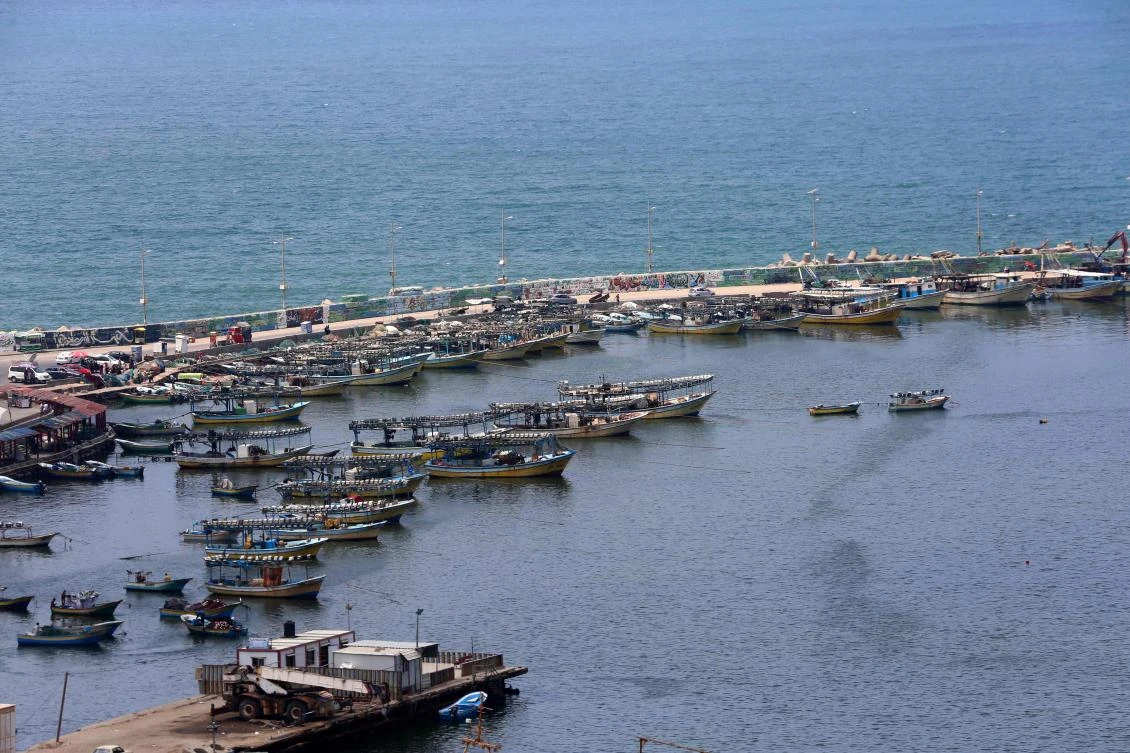 The fishing zone enforced by Israel off the Gaza Strip has been reduced from six nautical miles to three, while Israel has also tightened its blockade of the Strip, partly over the flying of kites carrying firebombs into its territory. (AFP)