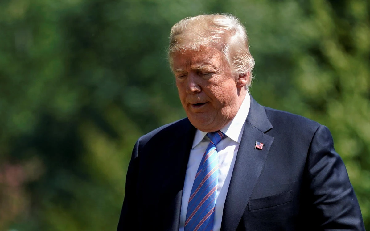 US President Donald Trump walks from Marine One as he arrives on the South Lawn of the White House, July 18, 2018. (REUTERS/Joshua Roberts)