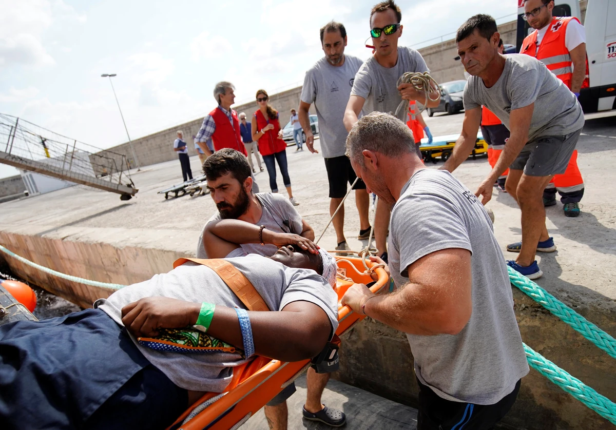 NGO Proactiva Open Arms members carry Josepha, the woman who was rescued last Tuesday, on board NGO Proactiva Open Arms rescue boat in Palma de Mallorca port, July 21, 2018. (Reuters)