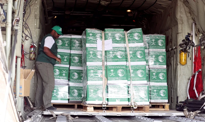 A worker unloads aid packages from a Saudi air force cargo plane, at an airfield in the northern province of Marib, Yemen, in this January 22, 2018 photo. (REUTERS)