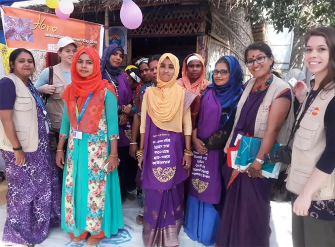 Bangladeshi volunteer Sharmin Sultana providing awareness training among Rohingya women in Kutupalang camp, Cox’s Bazar, Bangladesh. (AN Photo)