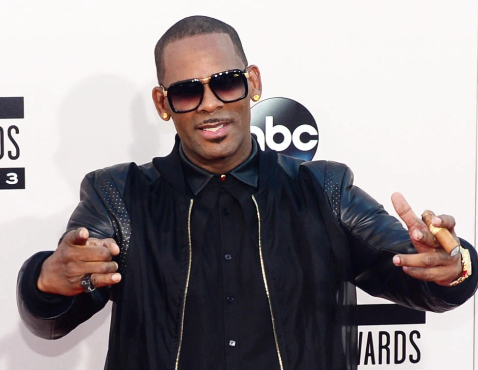 In this file photo taken on November 24, 2013 R Kelly arrives for the 2013 American Music Awards at the Nokia Theater, Los Angeles. (AFP / Frederic J. BROWN)