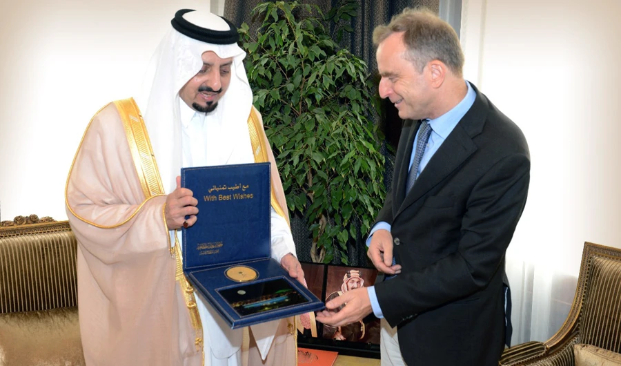 Netherlands envoy, Asir governor discuss possible tie-ups