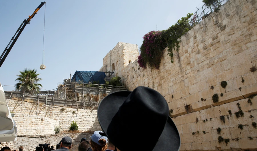 Cracks show as rolling stone sets up  Jerusalem showdown