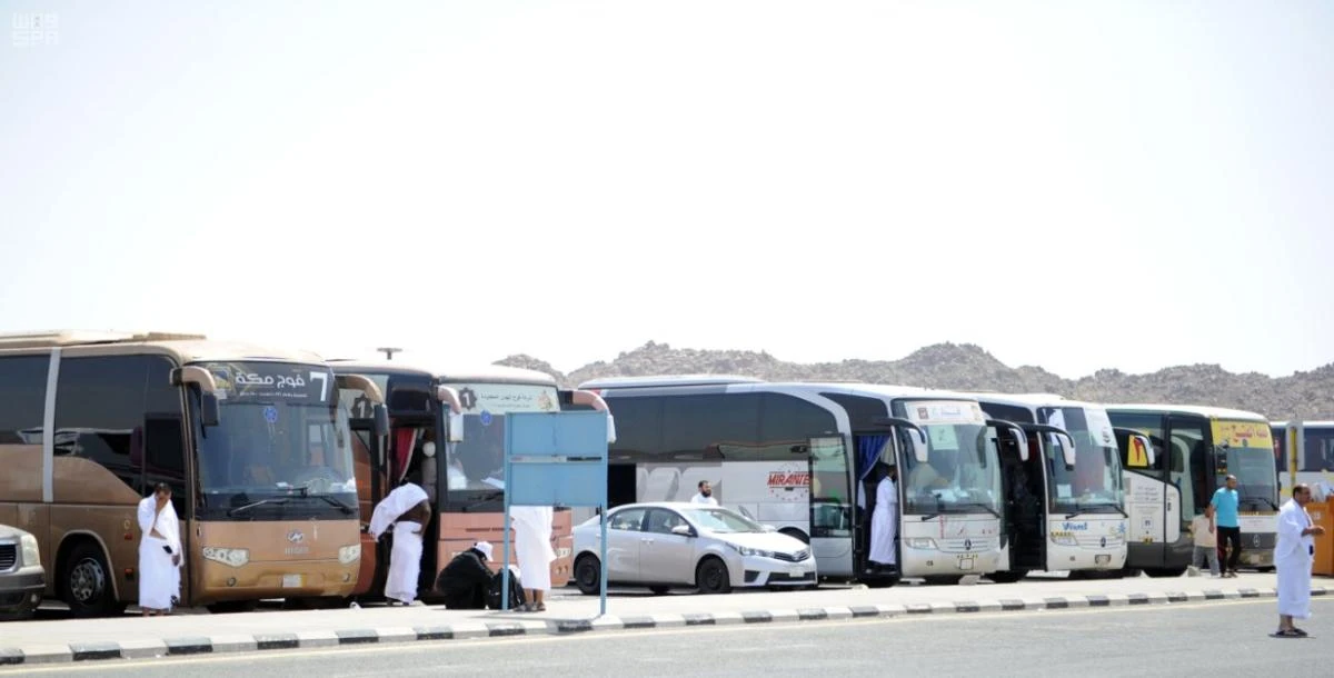The Bus Guidance Office coordinates guided transport for pilgrims during Hajj. (Spa)