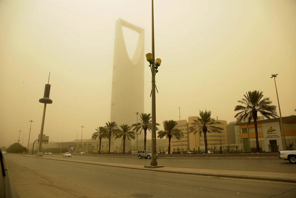 Heavy sandstorm sweeps the Saudi capital Riyadh, enveloping the city’s skyline with dust. (AN photo / Iqbal Hossain)