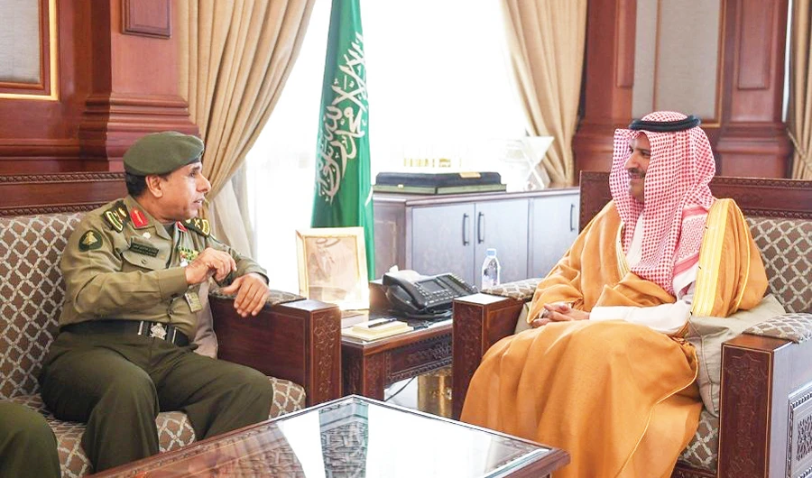 Madinah Gov. Prince Faisal bin Salman meets with the director general of passports, Maj. Gen. Sulaiman bin Abdul Aziz Al-Yahya. (SPA)