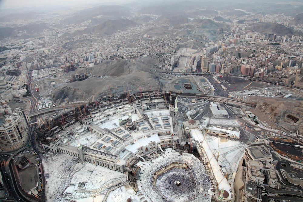 Saudi Arabia’s ambassador to Egypt, Osama bin Ahmed Nuqali, has warned of a wide-scale spread of “ghost sites” that promote pilgrimage season each year using various social networking platforms. (File photo / AFP)