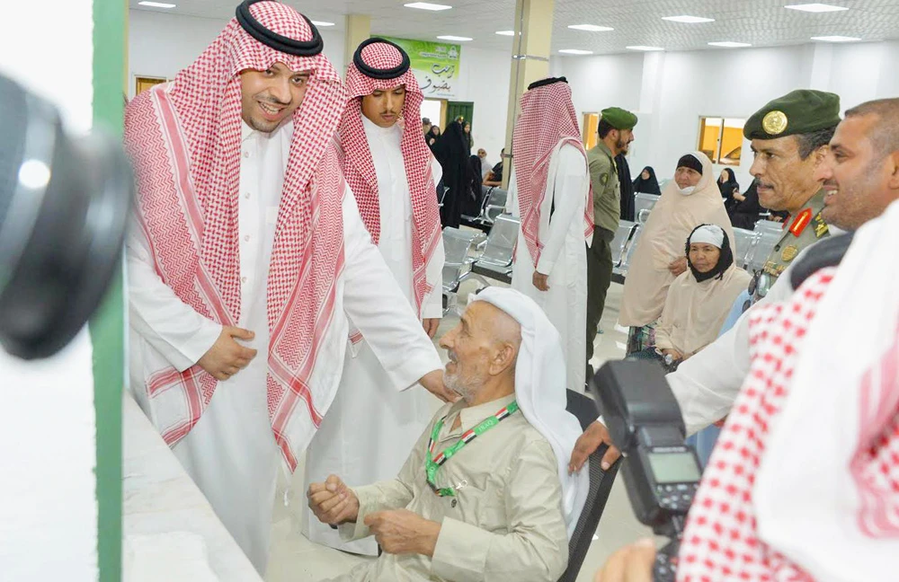 A royal  welcome for first Iraqi Hajj pilgrims at Arar crossing