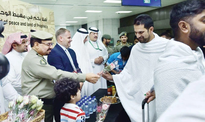 Airport officials present flowers to the European Hajj pilgrims, as they arrive at the King Abdul Aziz International Airport on late Friday. (SPA)