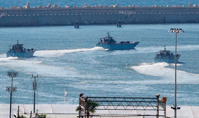 Israeli navy ships maneuer at the military port of Ashdod, southern Israel, on July 29, 2018. Israel's navy on Sunday intercepted a Norwegian-flagged activist boat trying to break its more than decade-long blockade of the Gaza Strip, the military and activists said. (AFP / Jack Guez)