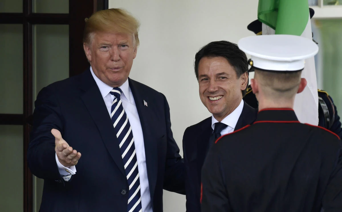 President Donald Trump, left, and Italian Prime Minister Giuseppe Conte, right, pose for a photo as Conte arrives at the West Wing of the White House in Washington, Monday, July 30, 2018. (AP)