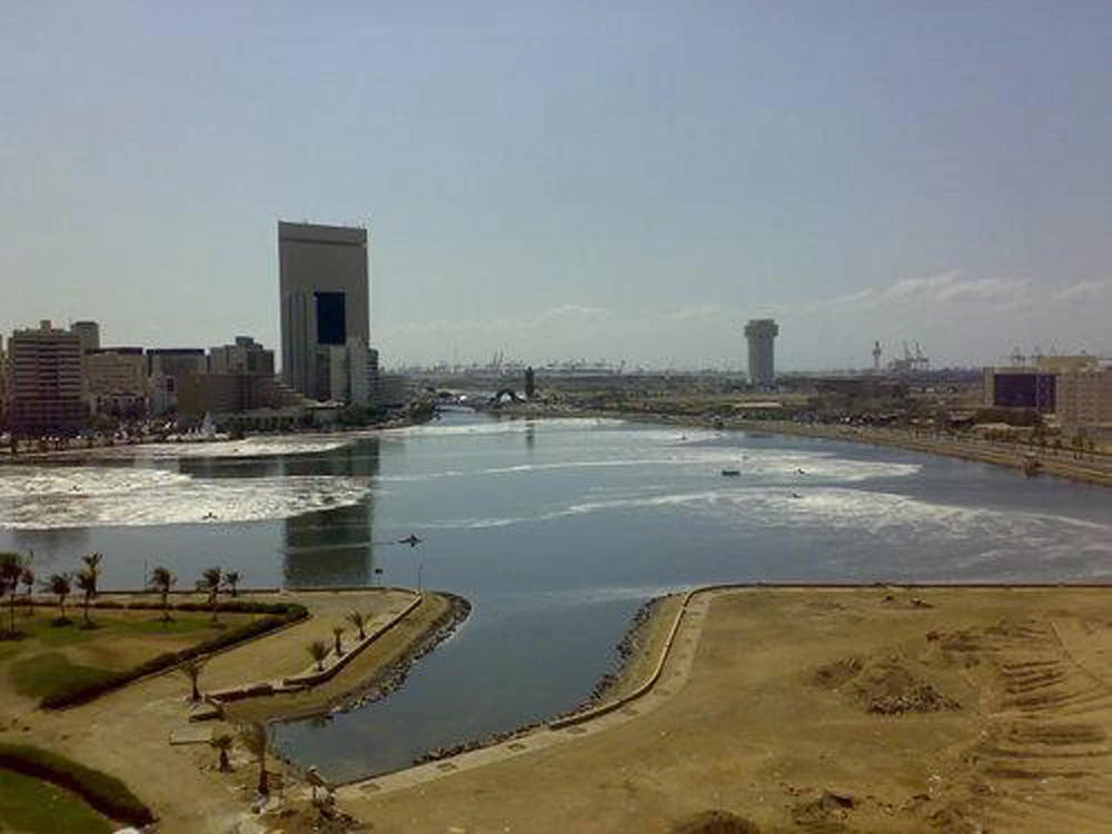 Saudi environmental body begins campaign to weed out pollution in Jeddah lakes