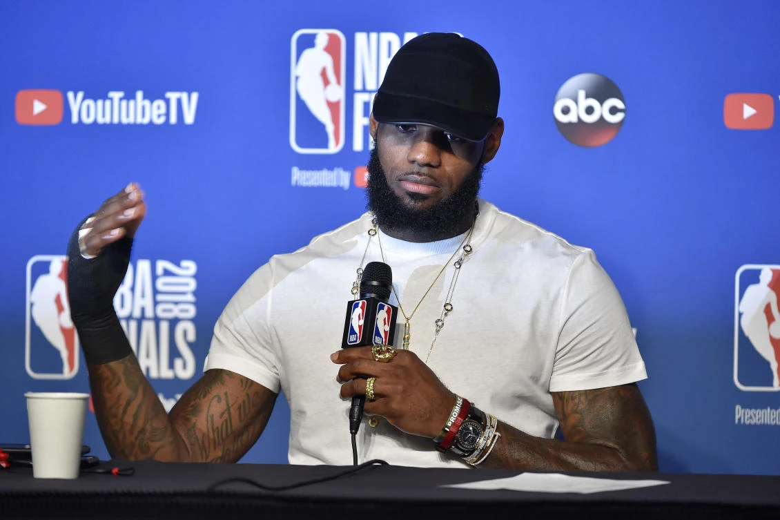 LeBron James just what doctor ordered for lowly NBA Lakers