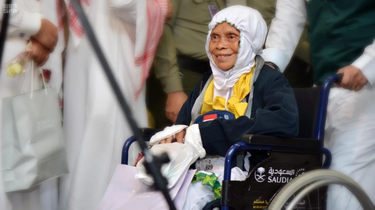On Monday Saudi Airlines began the second phase of its Hajj plan to transfer pilgrims from various countries at the King Abdul Aziz International Airport in Jeddah. (SPA)