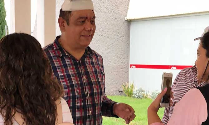 Photo released by Contacto Hoy showing an injured man at the airport of Durango, in northern Mexico, after a plane carrying 97 passengers and four crew crashed on take off near the city's airport on July 31, 2018. (AFP)