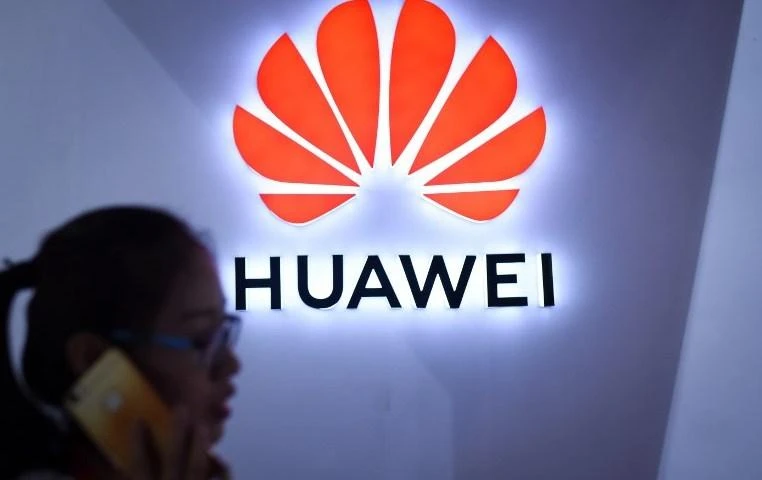 Huawei moved into second position with shipments of 54.2 million, according to IDC Worldwide Quarterly Mobile Phone Tracker. (AFP)