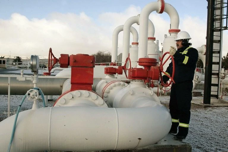A worker carries out a routine check at a natural gas control center of Turkey’s Petroleum and Pipeline Corporation. (AFP)