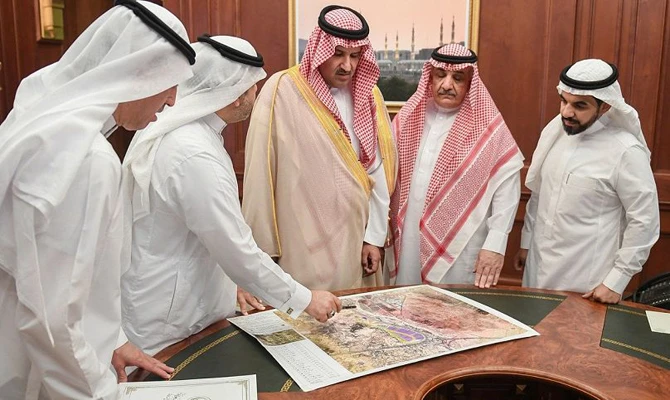 Madinah Gov. Prince Faisal bin Salman attends a briefing on Hajj preparations in the holy city on Wednesday. (SPA)