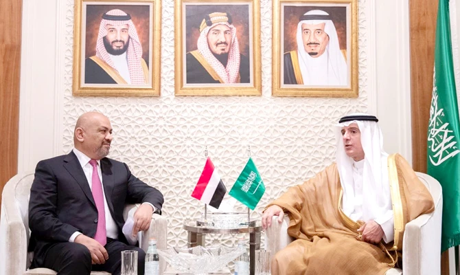 Saudi Foreign Minister Adel Al-Jubeir receives Yemeni Foreign Minister Khalid Al-Yamani in Riyadh on Wednesday. (SPA)