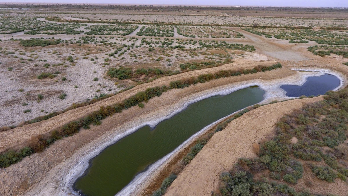 This aerial photo shows a dry canal full of salt in the area of Siba in Basra, 550 km southeast of Baghdad, Iraq. (AP/Nabil Al-Jurani)