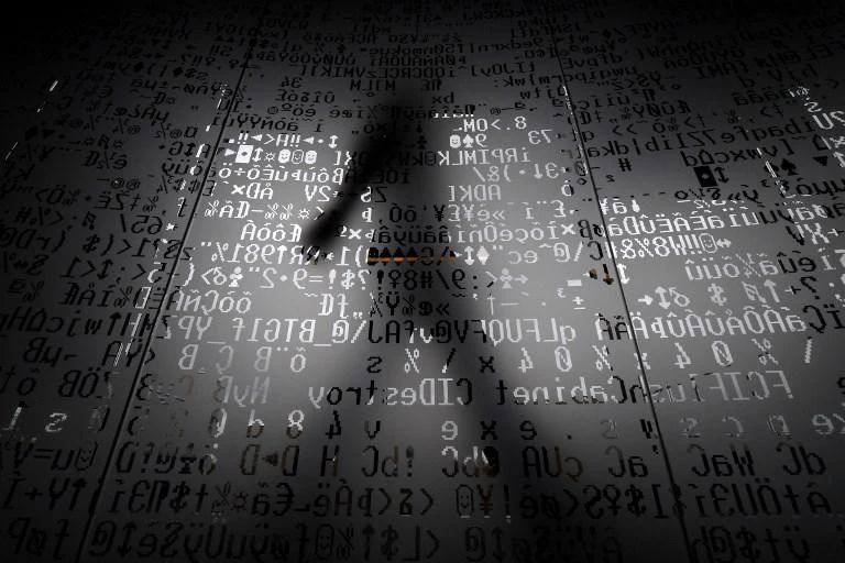 Hacker breaches defenses at social news star Reddit