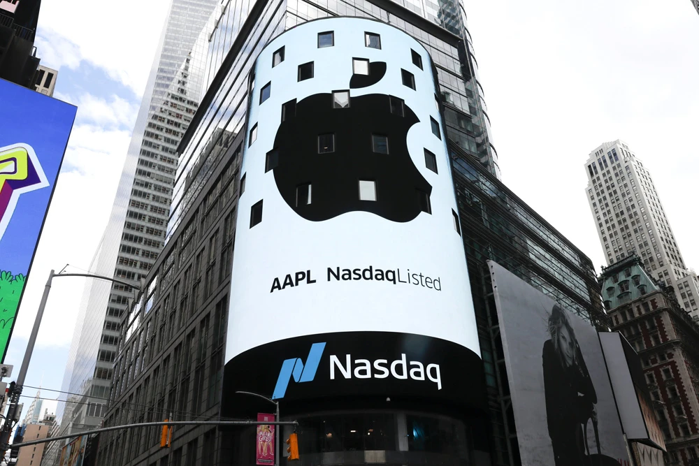 How $1 trillion Apple took a bite out of the Mideast tech market