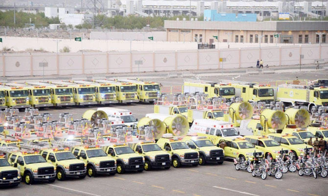 Saudi Civil Defense has deployed 18,000 officers and staff, supported by 3,000 vehicles, at the sites and roads visited by pilgrims. (SPA)