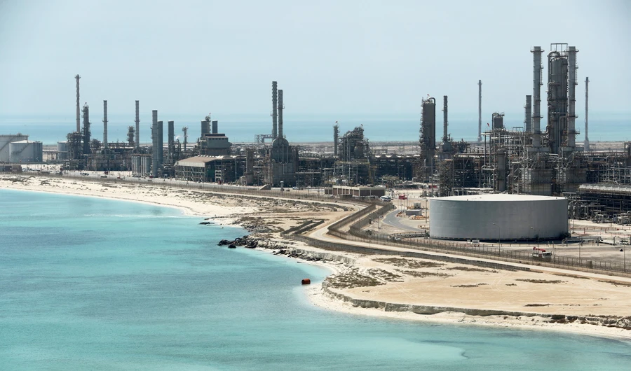 Saudi tankers ship oil again in Bab Al-Mandeb