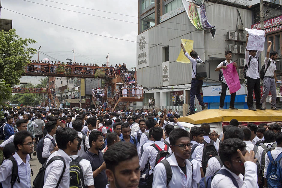 Bangladesh approves new road safety law to placate protesters