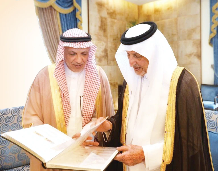 Makkah governor briefed on Saudi Post’s services for pilgrims during Hajj