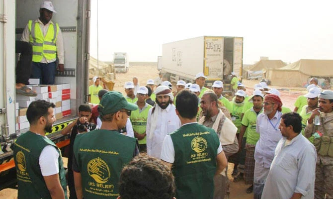 KSRelief has distributed food baskets to displaced people in Al-Hodeidah governorate. (SPA)