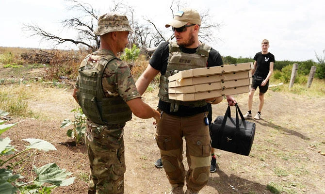 Frontline pizza: Ukrainian veterans feed soldiers in hotspots