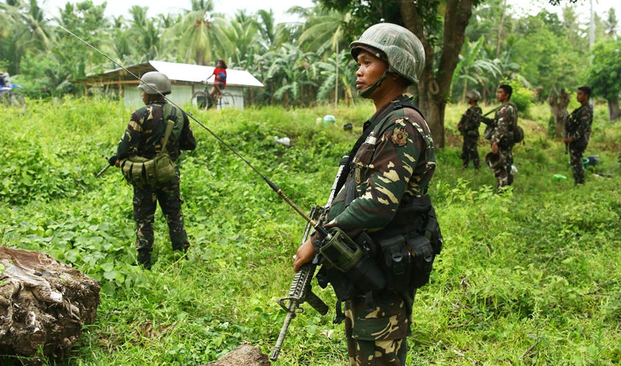 Philippine troops kill 2 militants before they could detonate their bombs