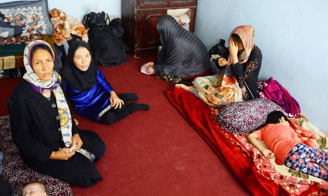 Afghans return home in record numbers as Iran currency plunges