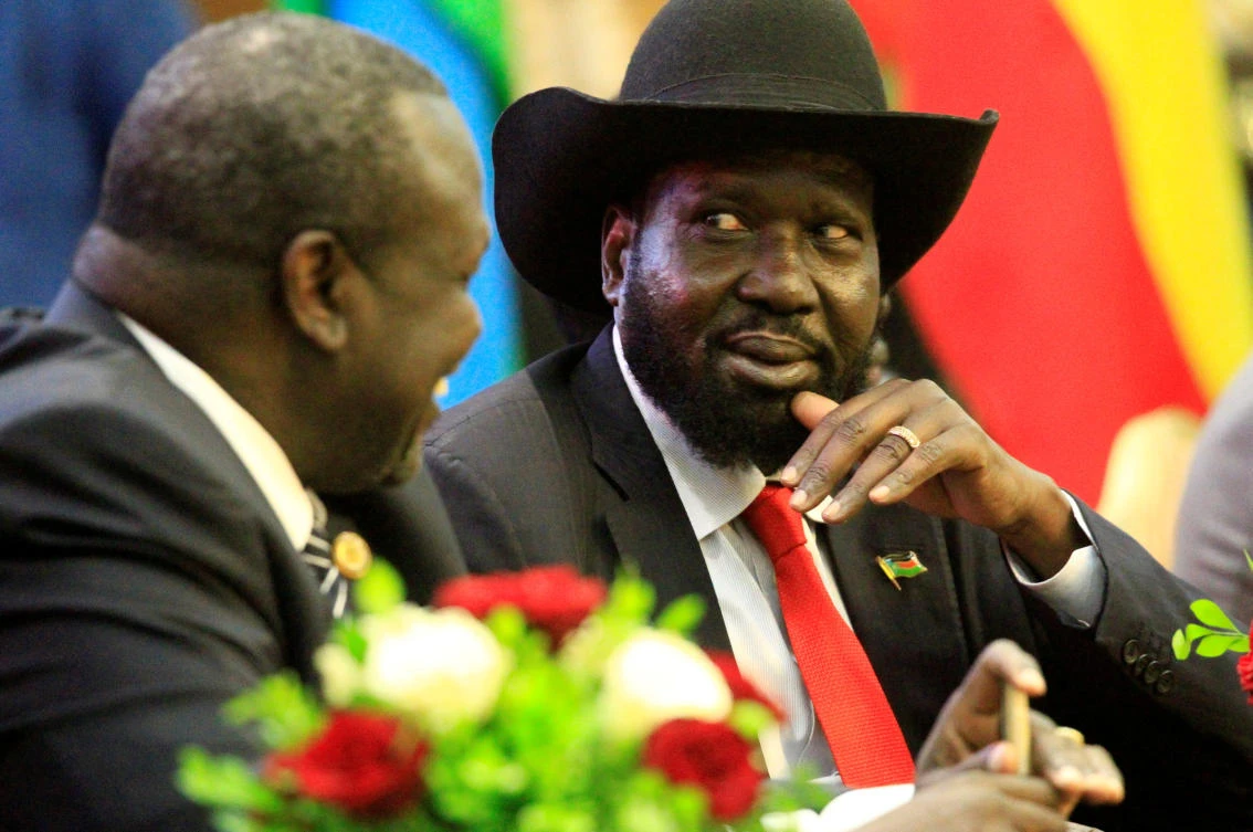 South Sudan's President Salva Kiir (R) talks to South Sudan's rebel leader Riek Machar as they sign a cease fire and power sharing agreement with in Khartoum, Sudan August 5, 2018. (Reuters)
