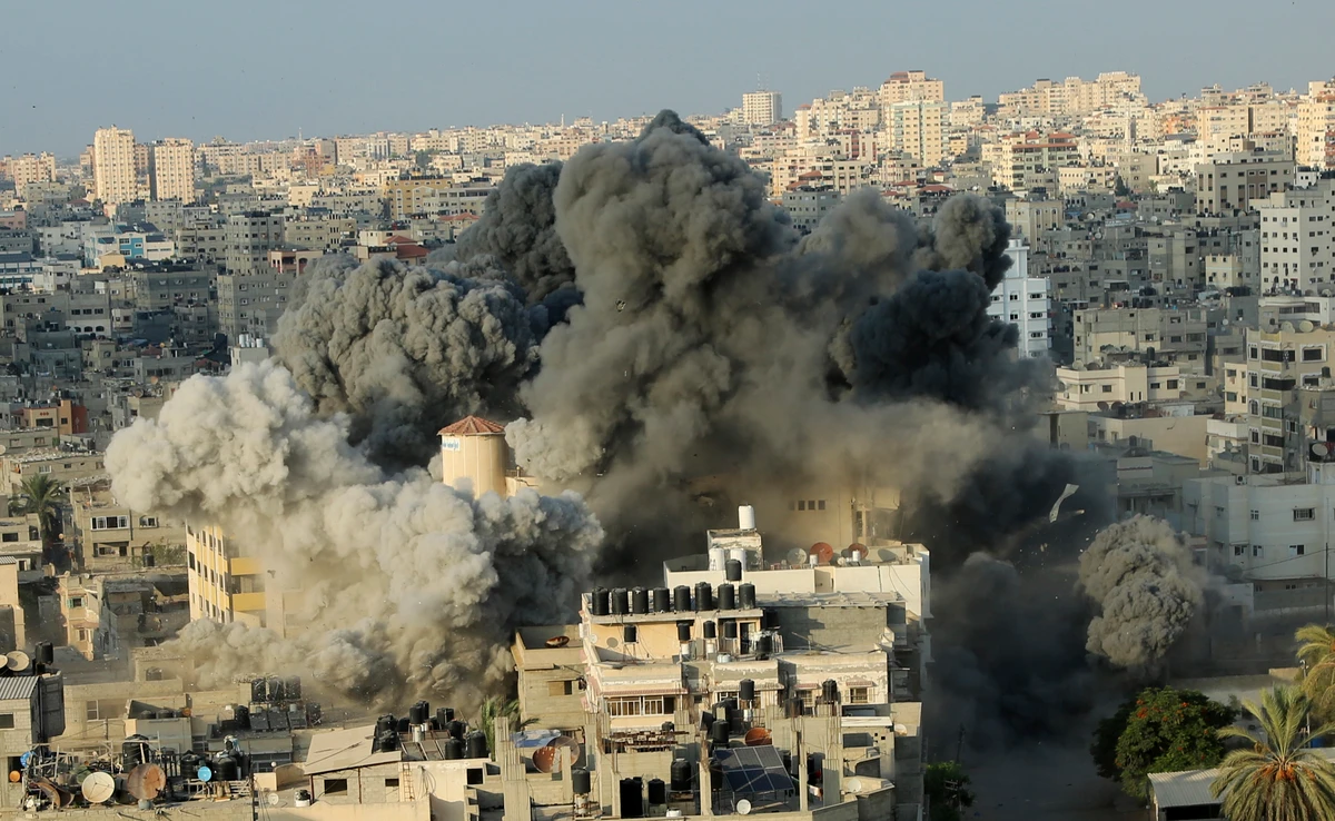 Smoke rises from an explosion caused by an Israeli airstrike on a building of Said al-Mis'hal cultural center in Gaza City, Thursday, Aug. 9, 2018. (AP)
