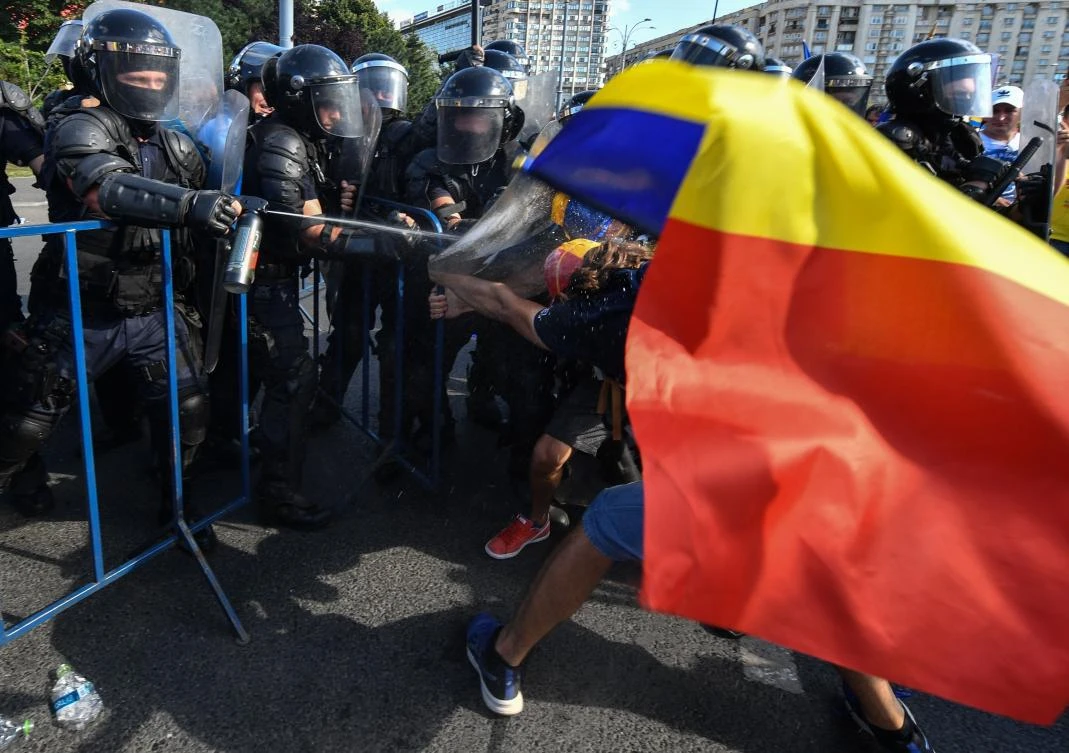 Romanian expatriates stage anti-govt protest in Bucharest