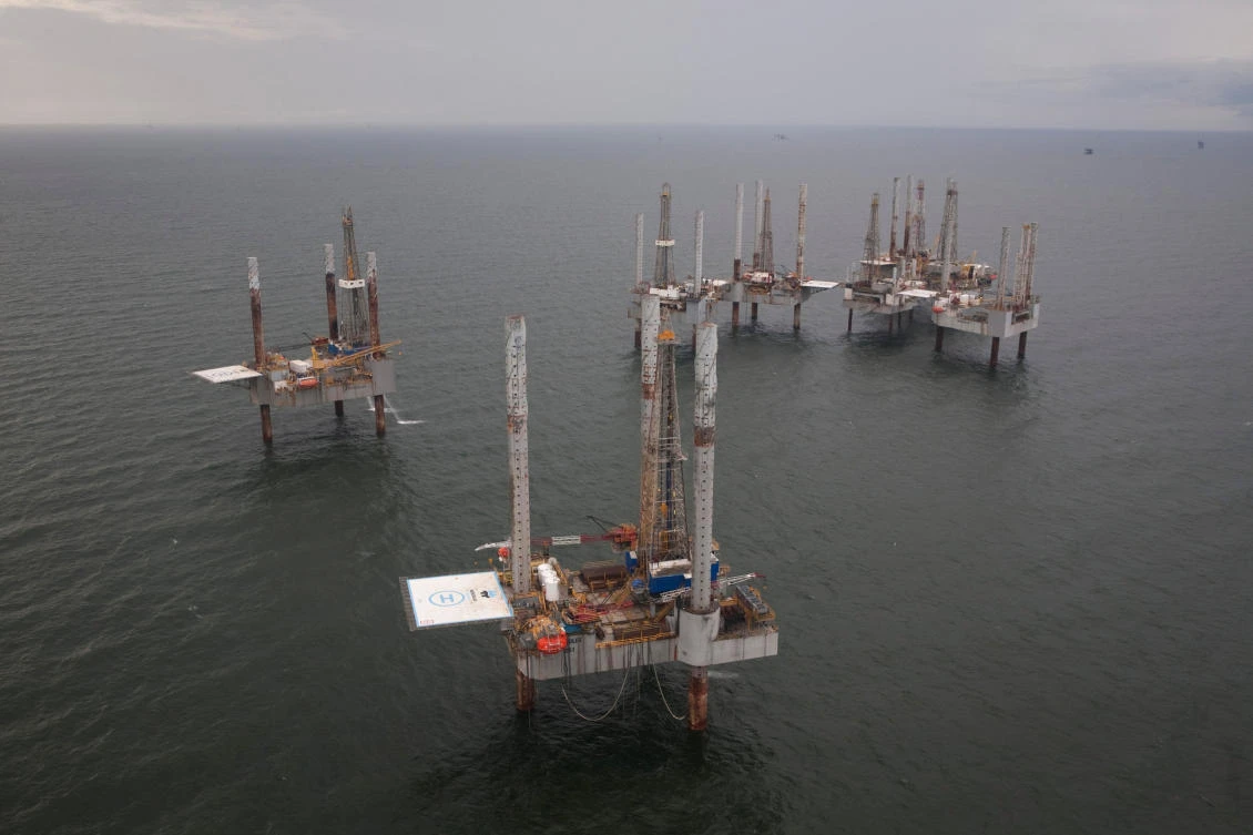 Oil prices dip as demand outlook dims