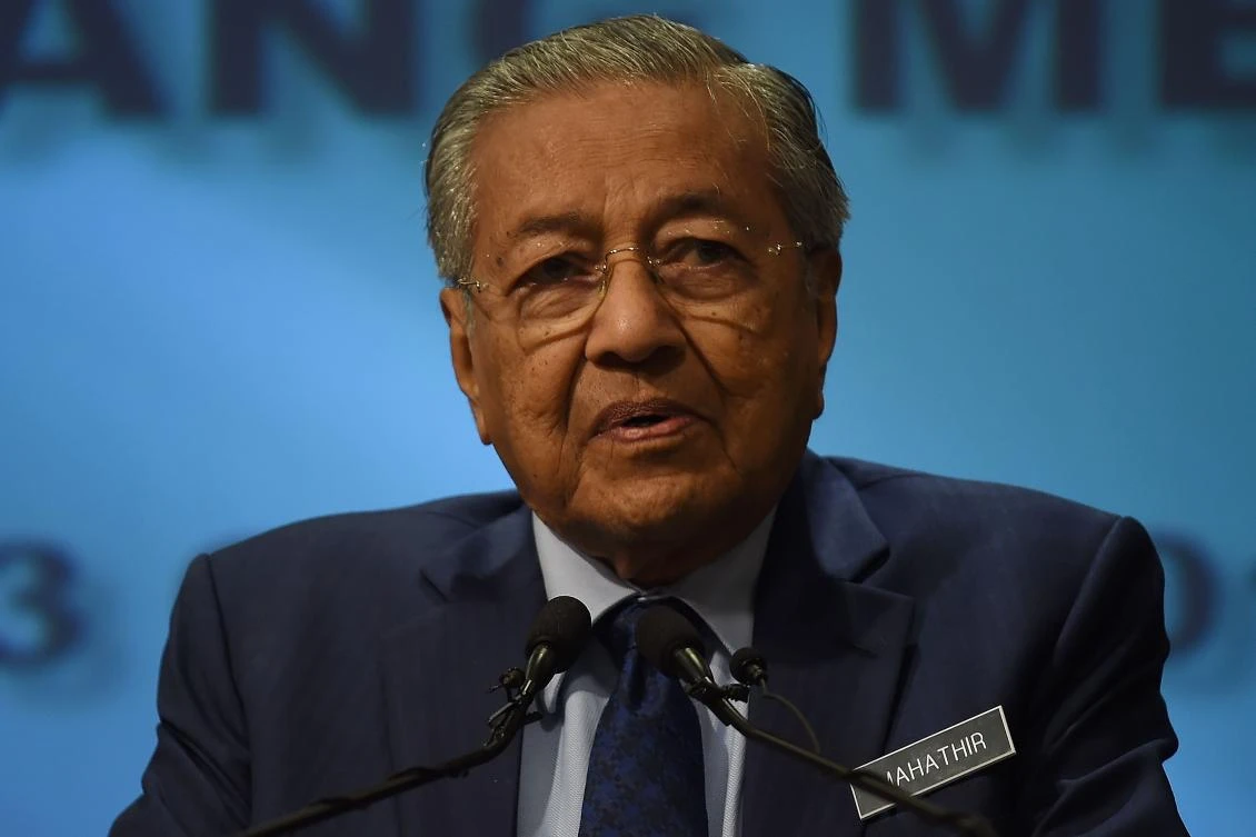 Malaysia’s Prime Mininster Mahathir Mohamad addresses a press conference at the prime minister’s office in Putrajaya on August 13, 2018. (AFP)