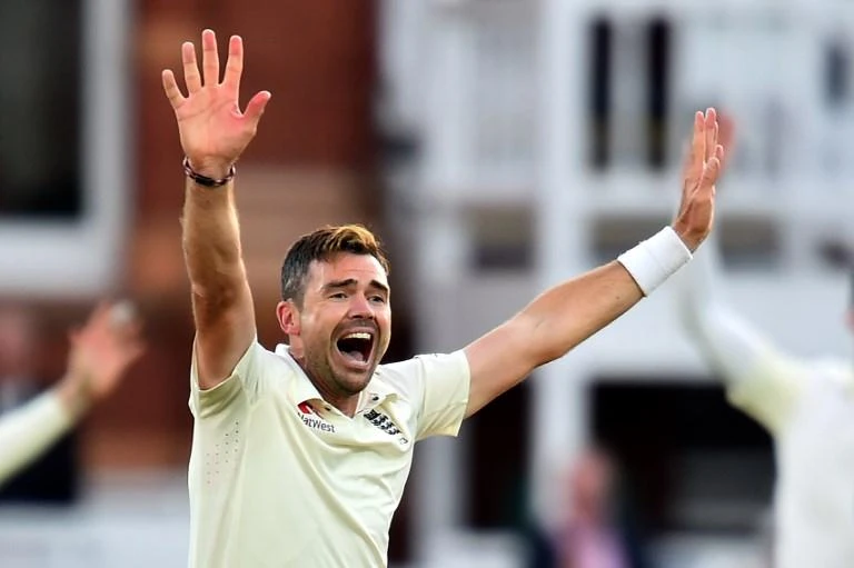 James Anderson can go on until he is 40, says England coach Trevor Bayliss